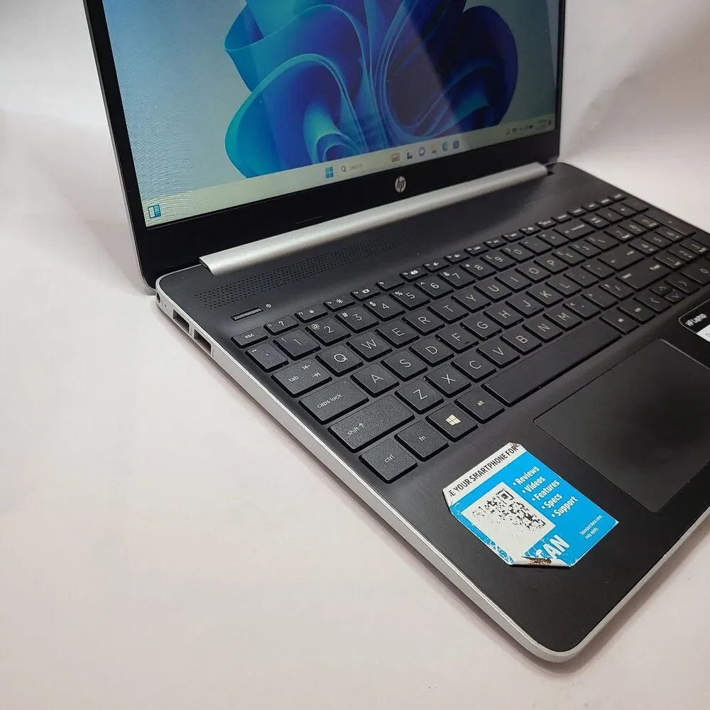 HP Laptop (15-DY1044NR) W11 / 256GB / 16GB / Intel i3 10gen/ 15-Inch w/Charger